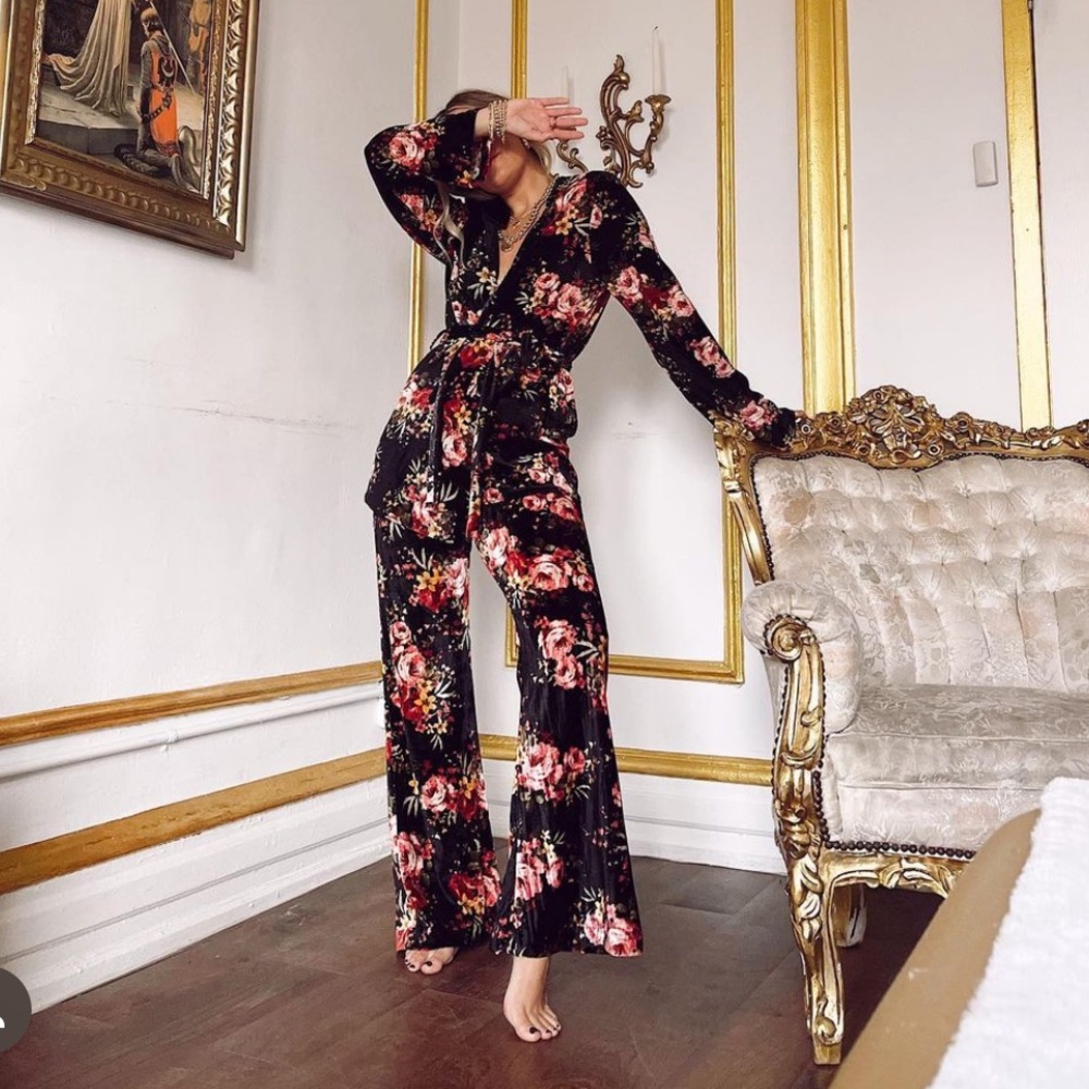 HDYWT Floral Velvet Wrap Top